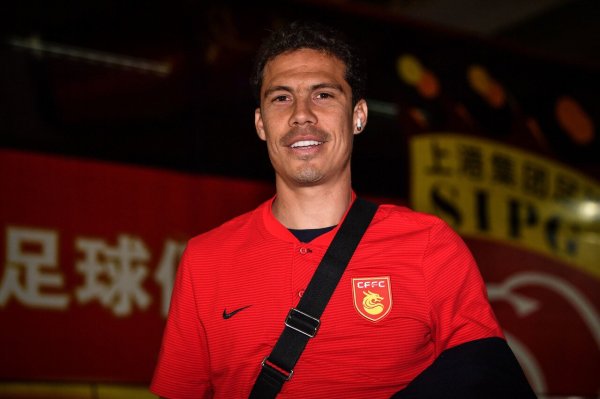 El Nanes: Roma Derby giống n